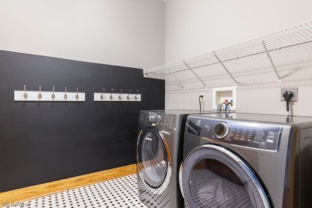 10710 Edgewater Drive, Cleveland, OH 44102