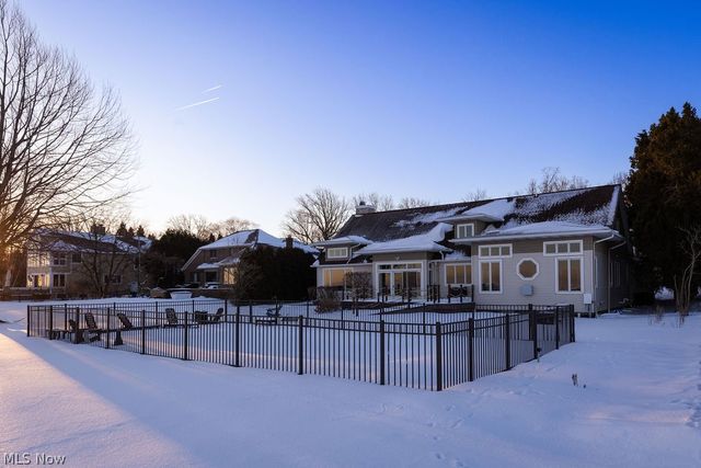 10710 Edgewater Drive, Cleveland, OH 44102