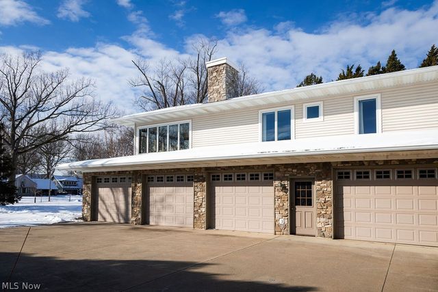 10710 Edgewater Drive, Cleveland, OH 44102