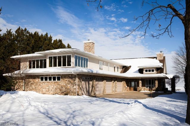 10710 Edgewater Drive, Cleveland, OH 44102