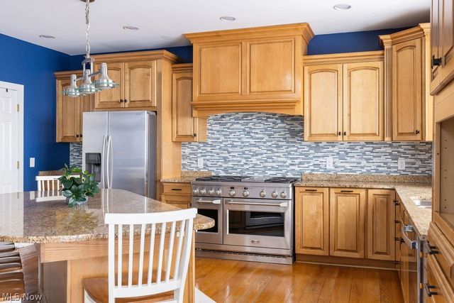 10710 Edgewater Drive, Cleveland, OH 44102