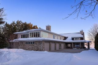 10710 Edgewater Drive, Cleveland, OH 44102