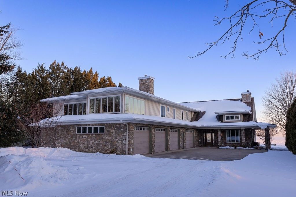 10710 Edgewater Drive, Cleveland, OH 44102