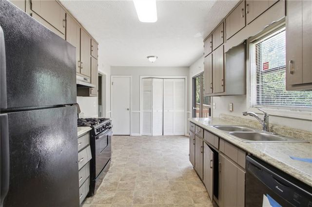 3415 Sheree Trail, Stone Mountain, GA 30087