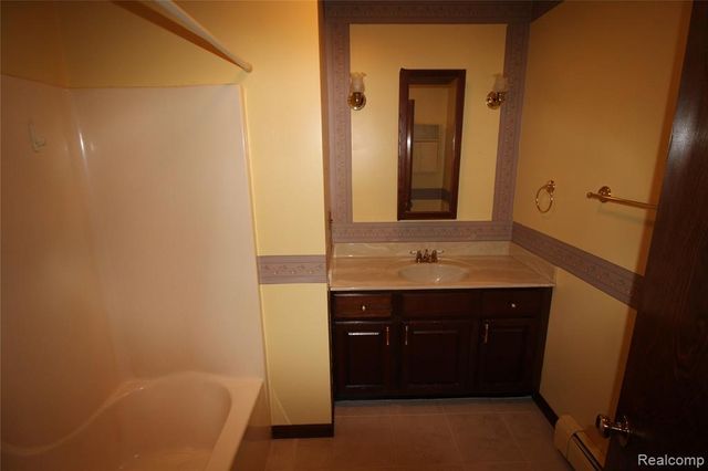 124 E Lafayette Street, Milford, MI 48381