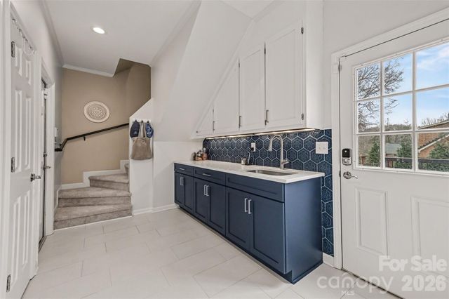 1015 Chelsea Place, Matthews, NC 28105