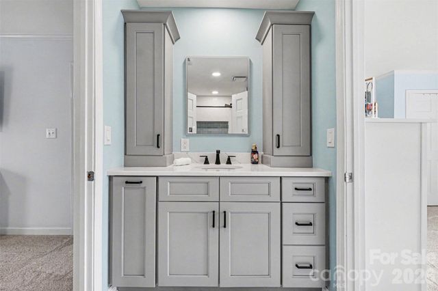 1015 Chelsea Place, Matthews, NC 28105