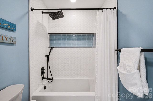 1015 Chelsea Place, Matthews, NC 28105