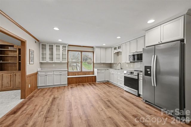 1015 Chelsea Place, Matthews, NC 28105