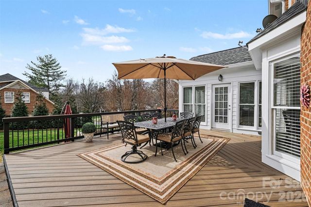 1015 Chelsea Place, Matthews, NC 28105