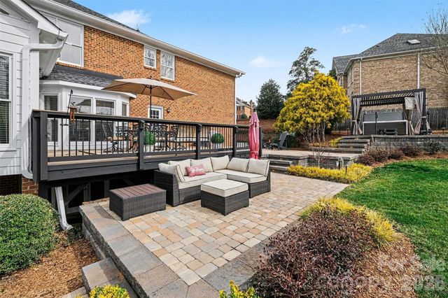 1015 Chelsea Place, Matthews, NC 28105