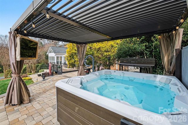 1015 Chelsea Place, Matthews, NC 28105