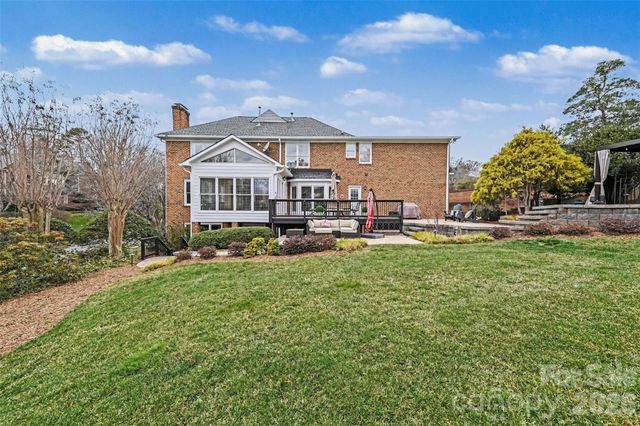 1015 Chelsea Place, Matthews, NC 28105