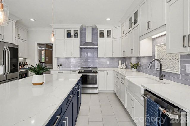 1015 Chelsea Place, Matthews, NC 28105