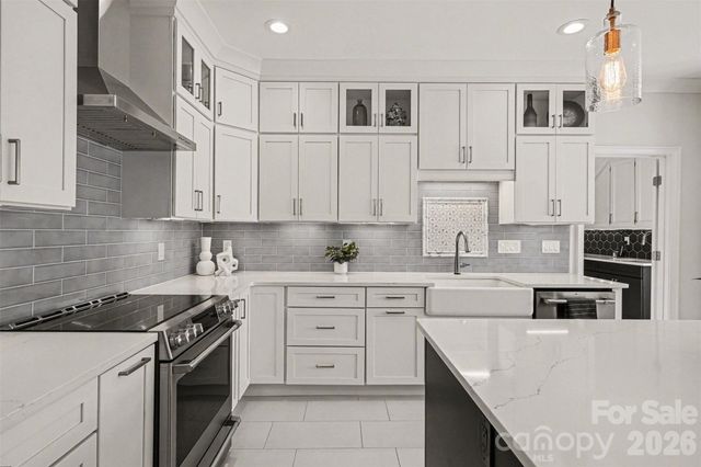 1015 Chelsea Place, Matthews, NC 28105