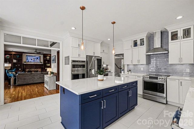 1015 Chelsea Place, Matthews, NC 28105