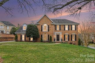 1015 Chelsea Place, Matthews, NC 28105