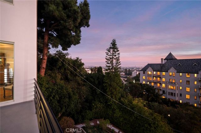 8246 Woodshill Trail, Los Angeles, CA 90069