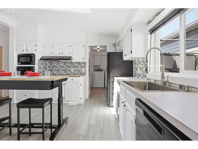 1412 W C Ave, La Center, WA 98629