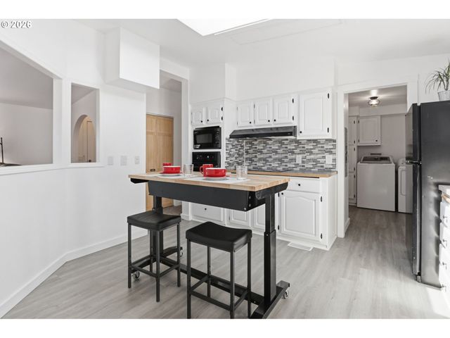 1412 W C Ave, La Center, WA 98629