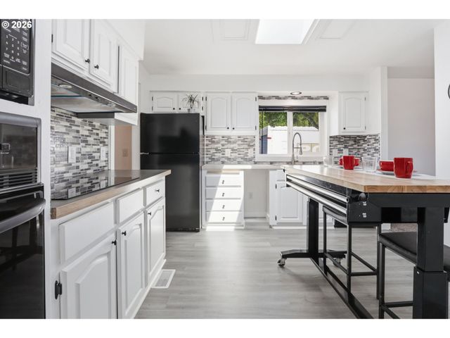 1412 W C Ave, La Center, WA 98629