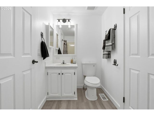 1412 W C Ave, La Center, WA 98629