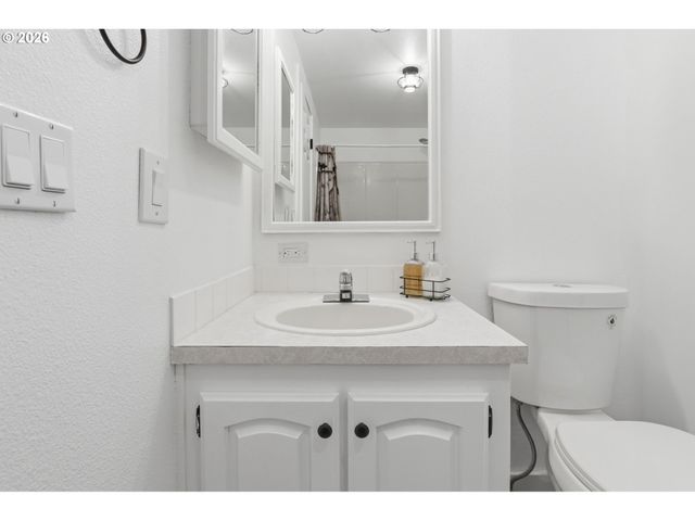 1412 W C Ave, La Center, WA 98629