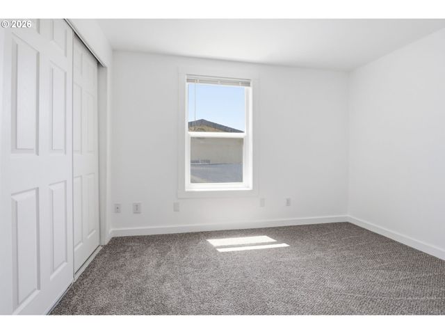 1412 W C Ave, La Center, WA 98629