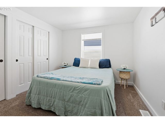 1412 W C Ave, La Center, WA 98629