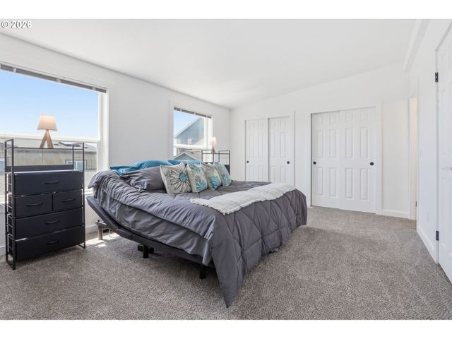 1412 W C Ave, La Center, WA 98629