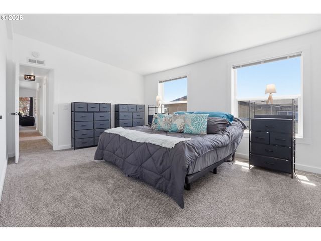 1412 W C Ave, La Center, WA 98629
