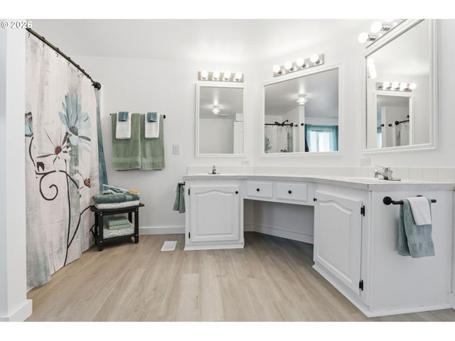 1412 W C Ave, La Center, WA 98629