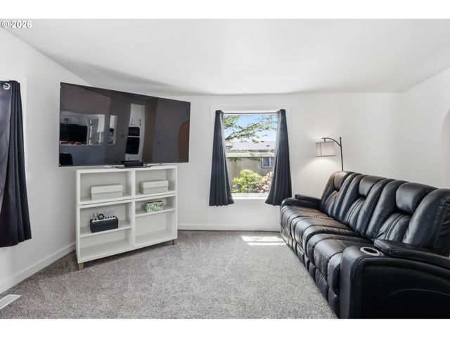 1412 W C Ave, La Center, WA 98629