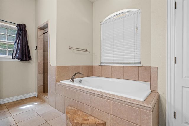 8000 Walnut Drive, Alvarado, TX 76009
