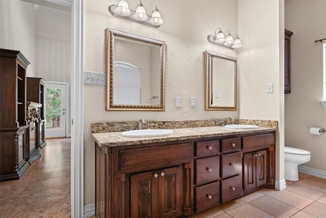 8000 Walnut Drive, Alvarado, TX 76009