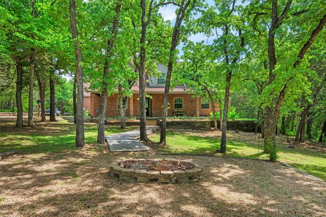 8000 Walnut Drive, Alvarado, TX 76009