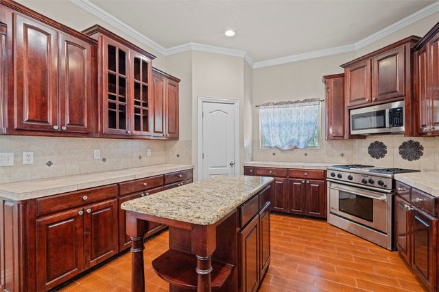 8000 Walnut Drive, Alvarado, TX 76009