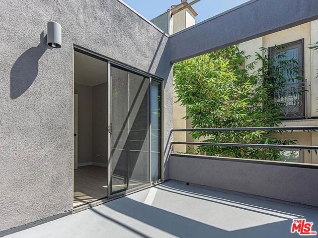 1610 Camden Avenue E, Los Angeles, CA 90025