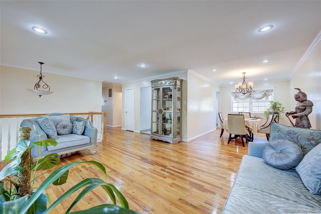 55 Duncan Drive W, Westbury, NY 11590