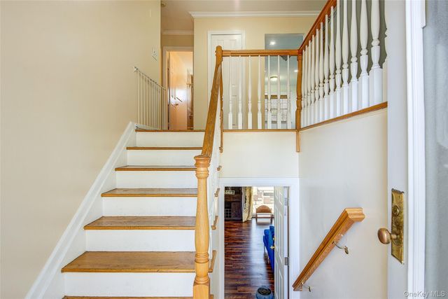 55 Duncan Drive W, Westbury, NY 11590