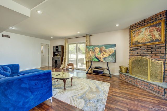 55 Duncan Drive W, Westbury, NY 11590