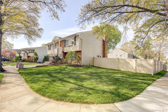 55 Duncan Drive W, Westbury, NY 11590