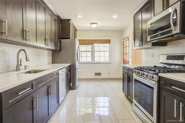 55 Duncan Drive W, Westbury, NY 11590