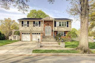 55 Duncan Drive W, Westbury, NY 11590