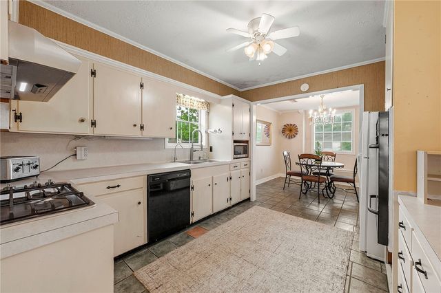 3705 Carter Creek Parkway, Bryan, TX 77802