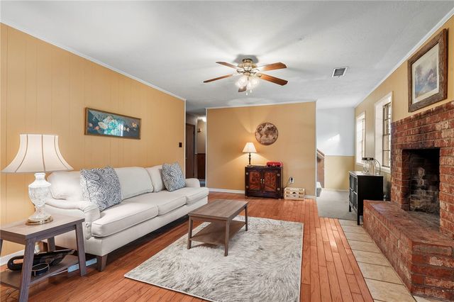 3705 Carter Creek Parkway, Bryan, TX 77802