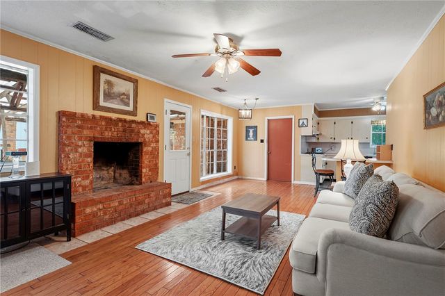 3705 Carter Creek Parkway, Bryan, TX 77802