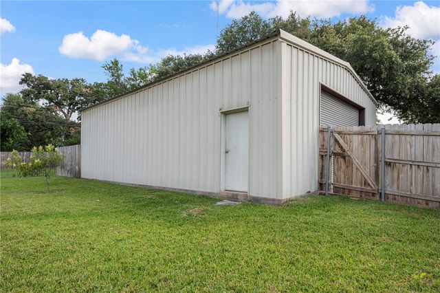 3705 Carter Creek Parkway, Bryan, TX 77802