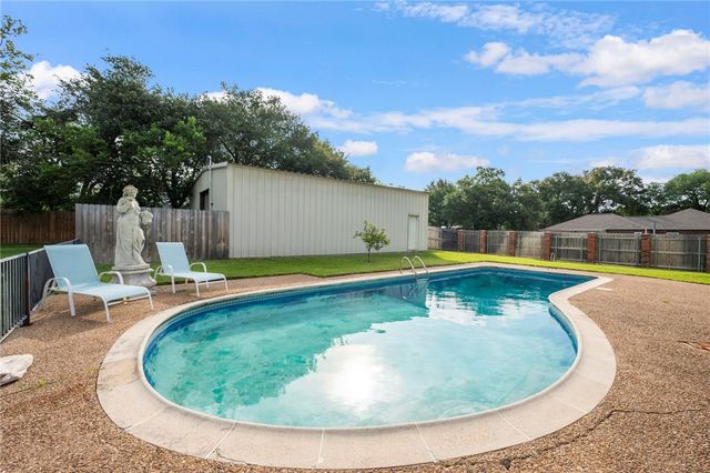 3705 Carter Creek Parkway, Bryan, TX 77802