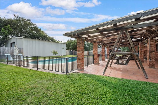 3705 Carter Creek Parkway, Bryan, TX 77802